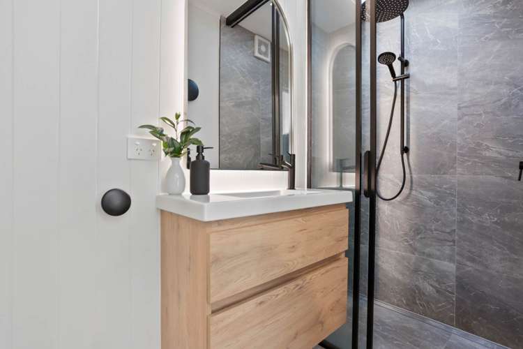 128 Laingholm Drive Laingholm_16