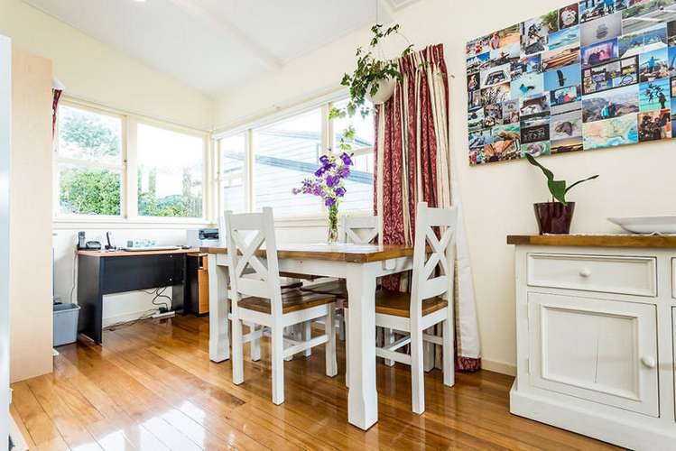 14 Castlewood Road Company Bay_11