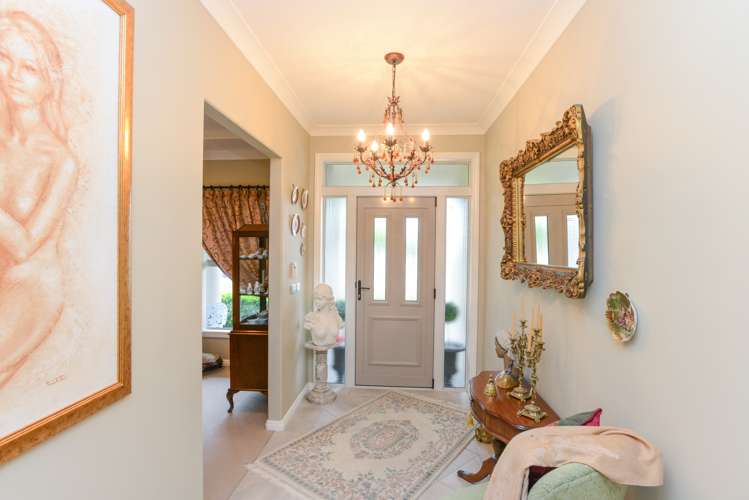 16 Heynes Place Clive_8