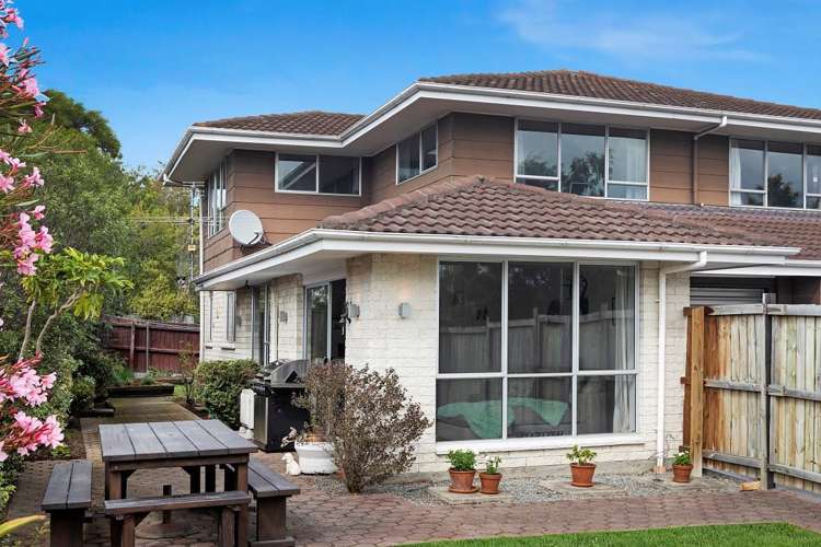 2/72 Lakewood Drive Burwood_11