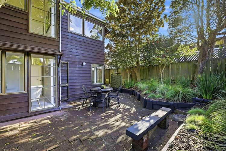2/1 Aramoana Avenue Devonport_23
