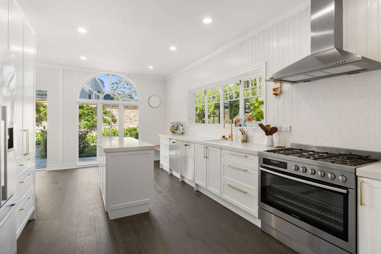 1 Ascot Avenue Narrow Neck_9