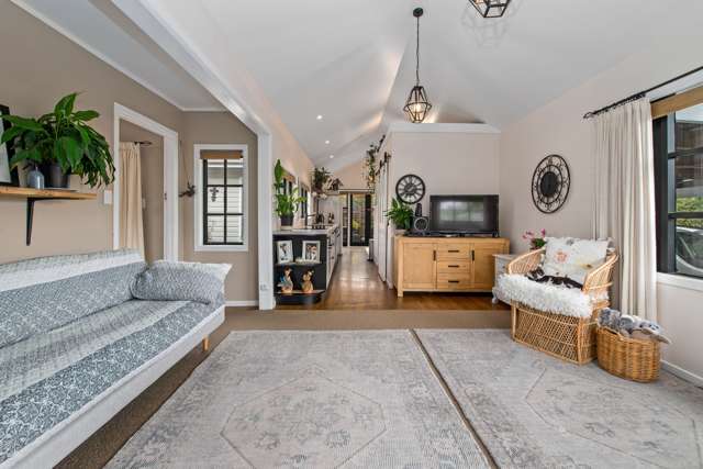 Charming Cottage In Holdens Bay