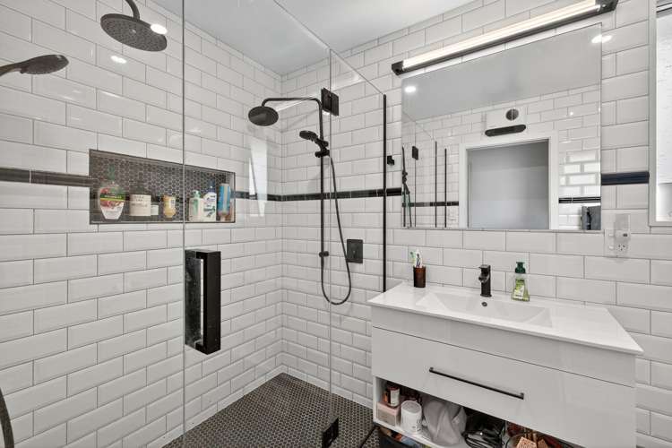 2/207 Estuary Road South New Brighton_10