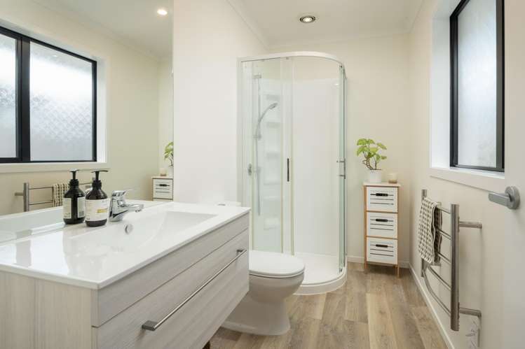 26b Harvard Road Burleigh_14