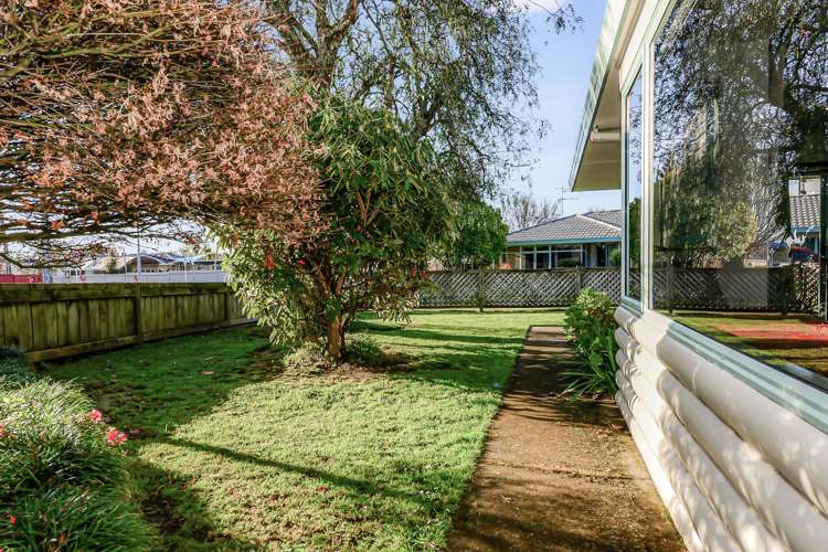 1b Saxbys Road Glenview_9