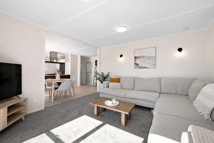 35 Antrim Crescent Wainuiomata_4