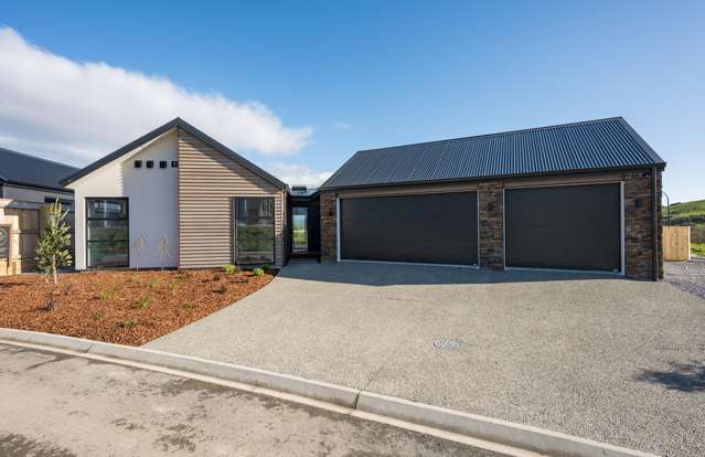 3-Car Garaging, Boat or Camper Park, Sea Views