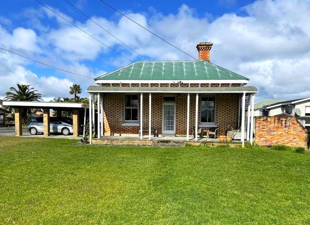 3 bedrooms with 1 bathroom solid brick home