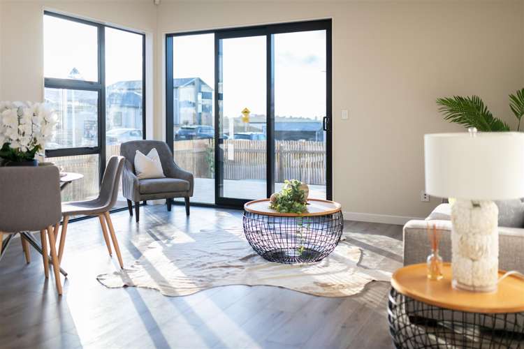 16 Taiororua Avenue Massey_9