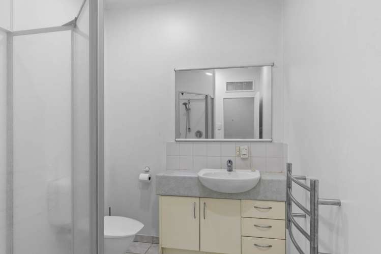 5D/105 Albert Street City Centre_3