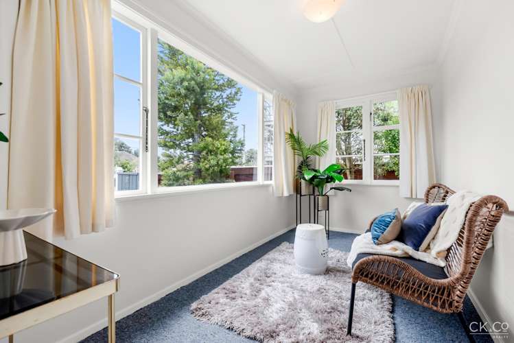 32 Hall Crescent Epuni_14