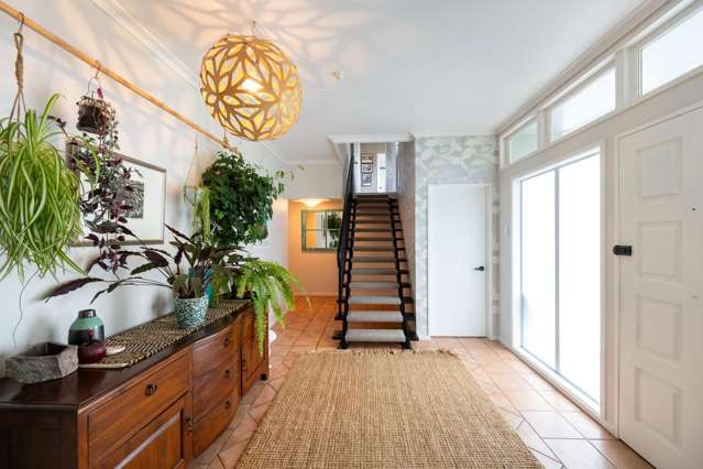 Vendors relocating – must sell