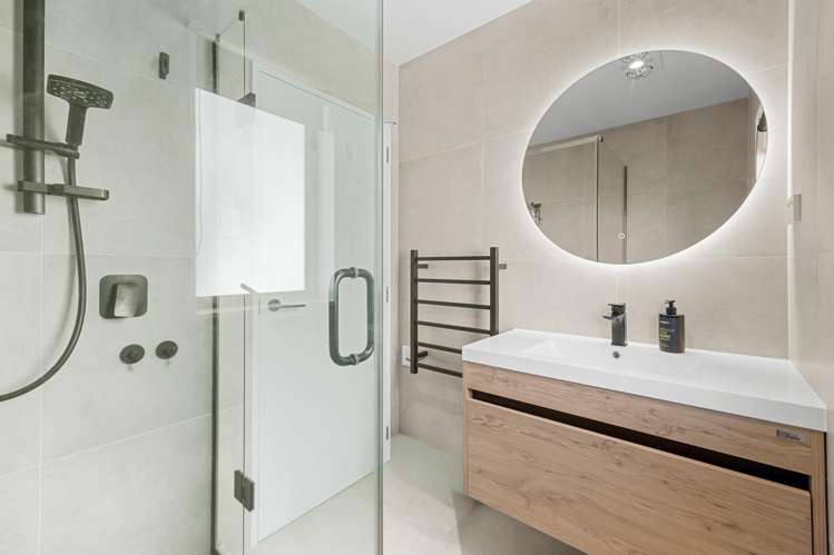 2/89 Beach Road Te Atatu Peninsula_10