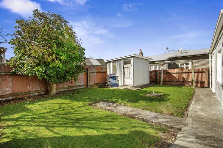 16 Riddlers Crescent Petone_11