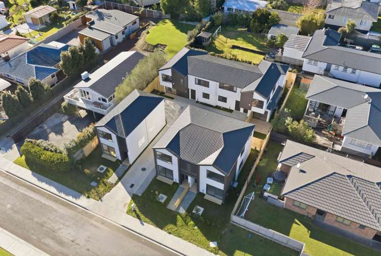 2/3 Gill Avenue Te Atatu Peninsula_21