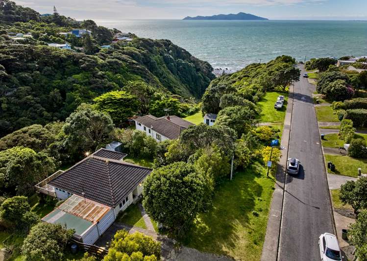 13 Pukerua Beach Road Pukerua Bay_15