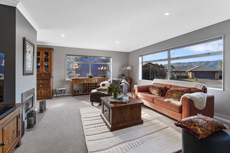 14 Leanne Way Waikanae Beach_1