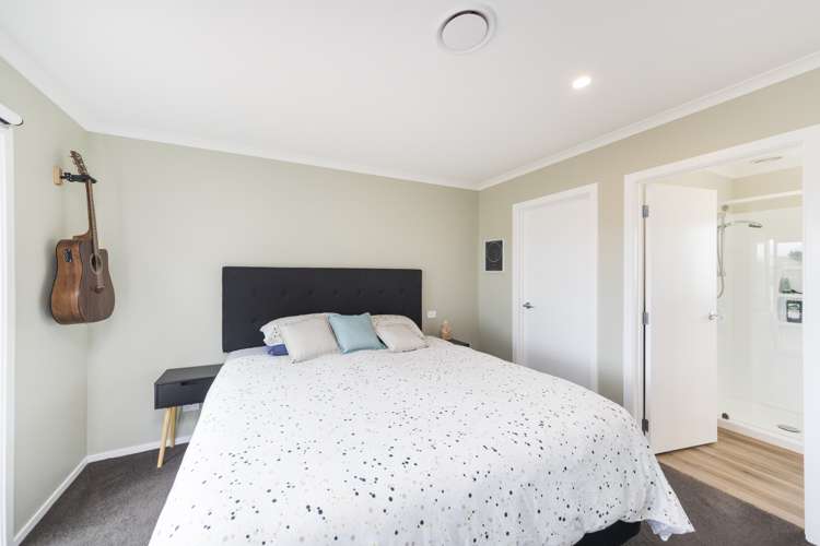 64 View Road Halcombe_7