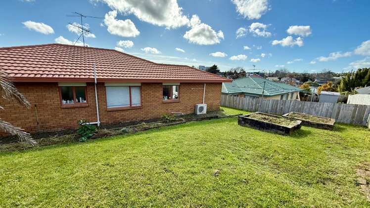 16a Roick Parade Glen Eden_13