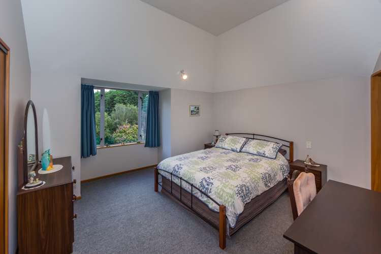 21 Guys Road Yaldhurst_10