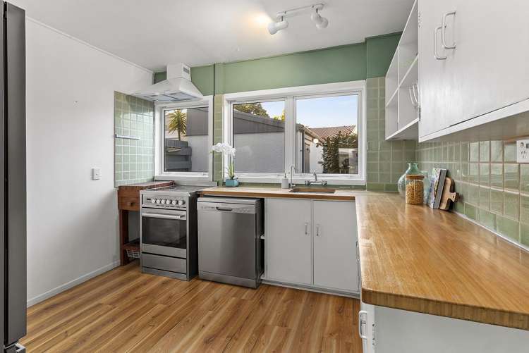 129 Akaroa Drive Maupuia_6