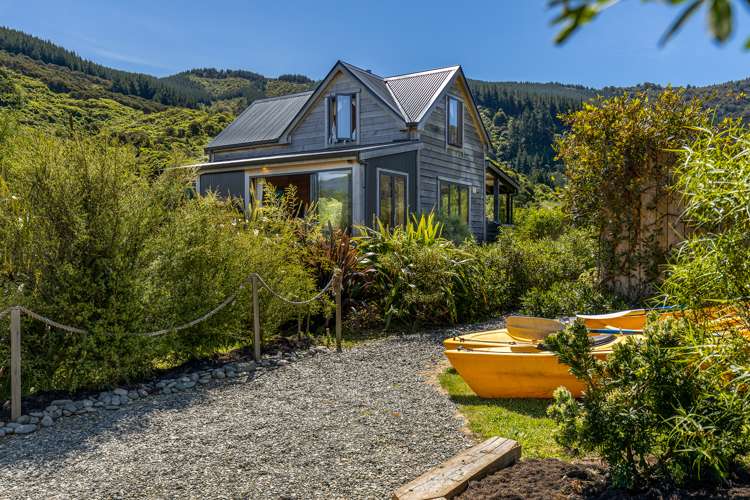 9e Lady Cobham Grove Anakiwa and Surrounds_10