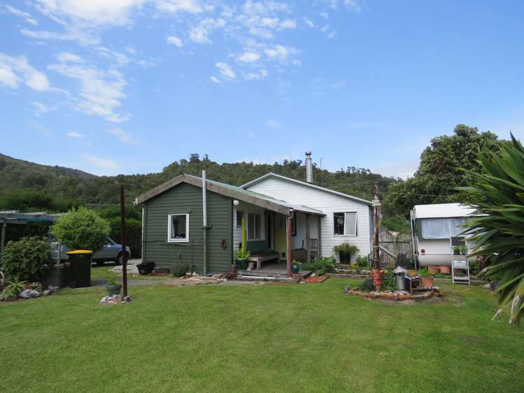 17 River Road Hector_8