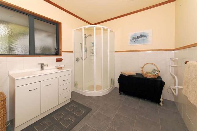 3264 Queen Charlotte Drive Picton_8