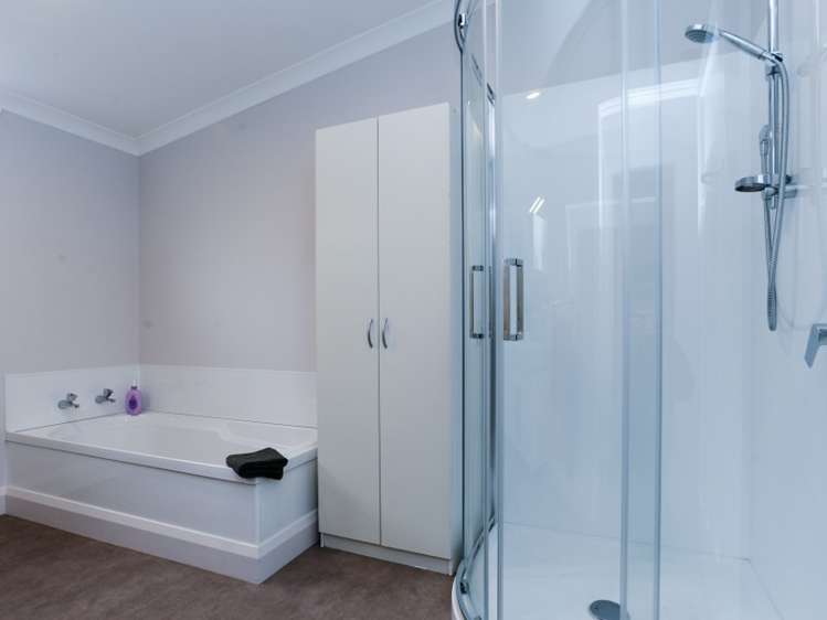 606 Willowpark Road North 10490_6