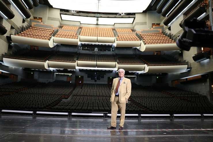 B&W scene of man in white sweater in front of circle of people architect Carlos Ott Bastille Opera