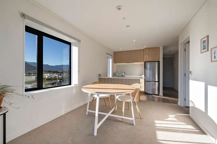702/10 Copper Beech Ave_5