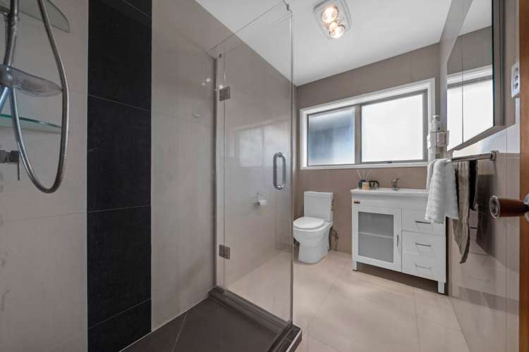 1/6 Tina Place Sunnyhills_14