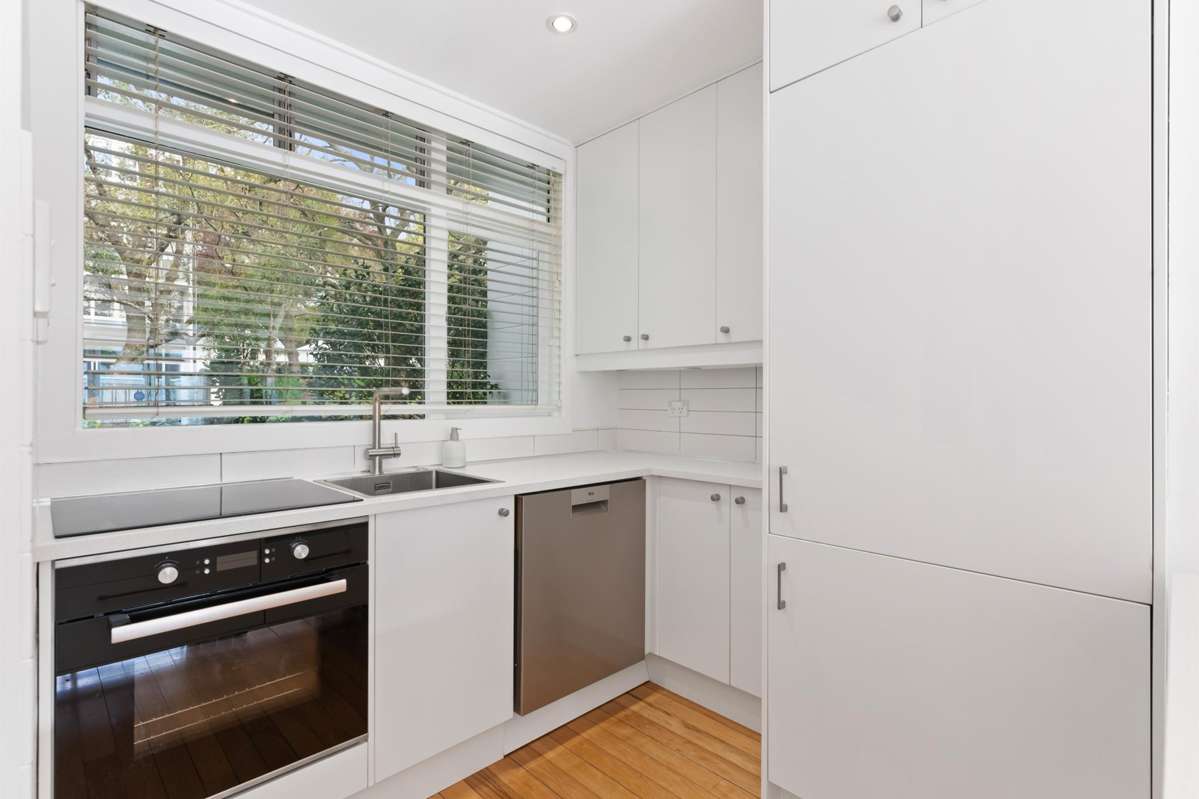 7/142 Howe Street_3