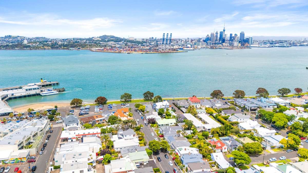 3/16 Queens Parade_4