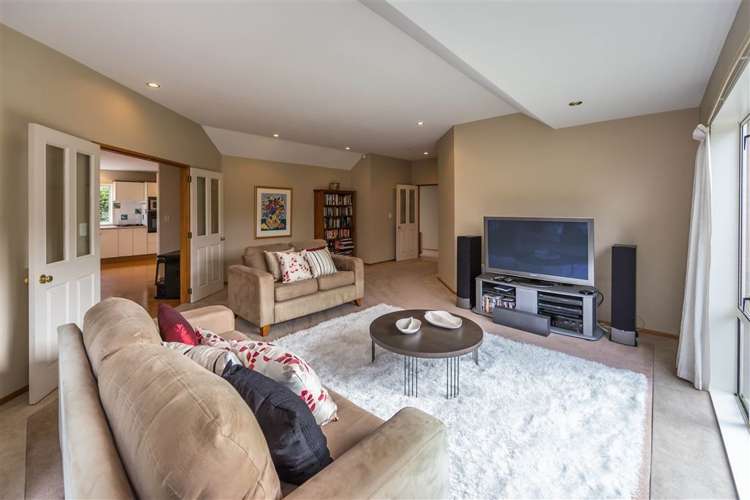 2/32a Bryndwr Road Fendalton_3