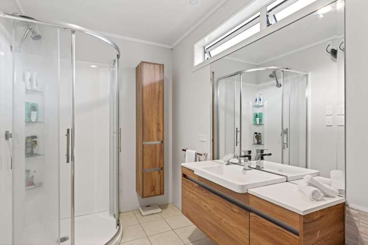 60 Main Road Makaraka_13