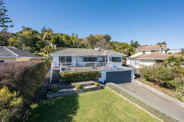 Family Home with Panoramic Views & Modern Upgrades