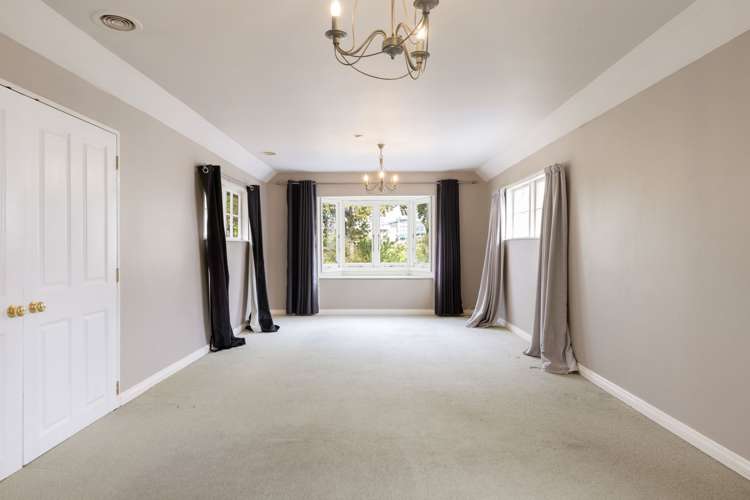 128 River Road Hamilton East_19