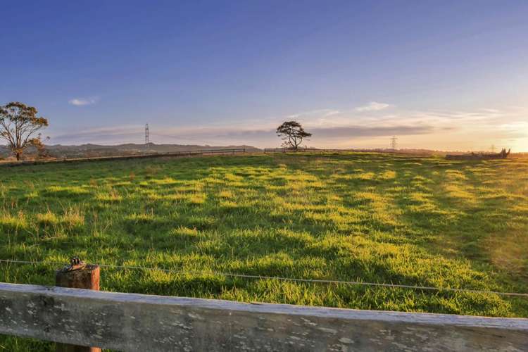 231 Nixon Road Taupaki_12