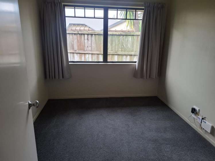 24 Oaklands Drive 11373_16