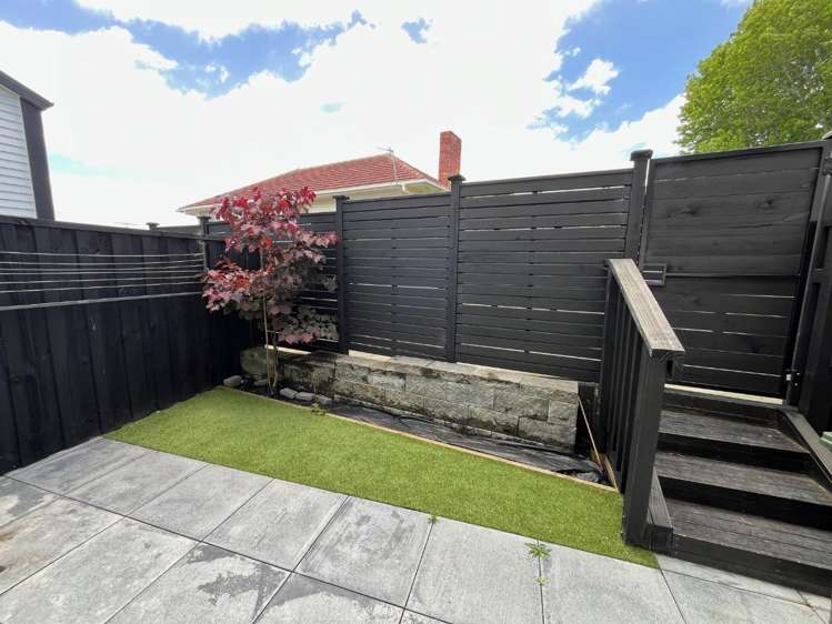 2/110 Kervil Avenue Te Atatu Peninsula_2