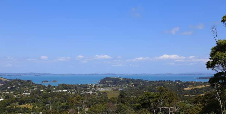 1/304b Sea View Road Ostend_10