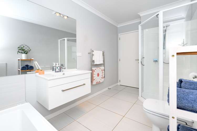 230 Ballintoy Park Drive Welcome Bay_20