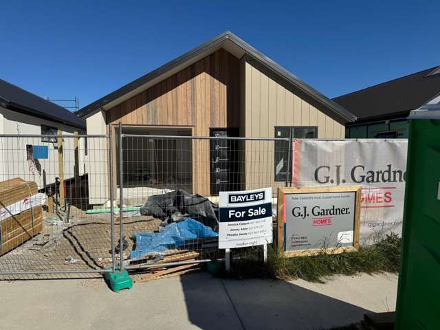 Three bedroom home with ducted and underfloor!