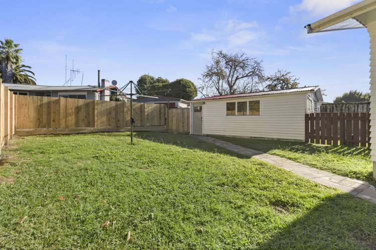 6 Manapouri Place Glenview_13