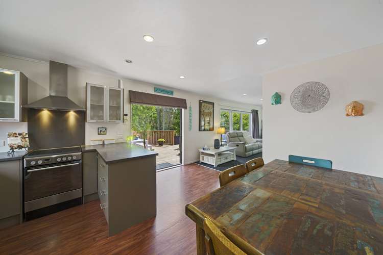 2 Tedder Way Karori_7