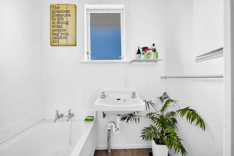 5 Staverton Crescent Mangere_16