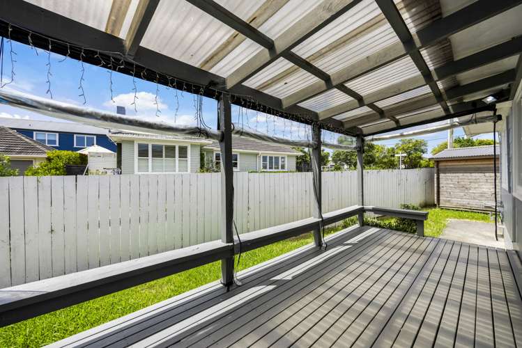 18 Rewarewa Road Te Atatu Peninsula_16