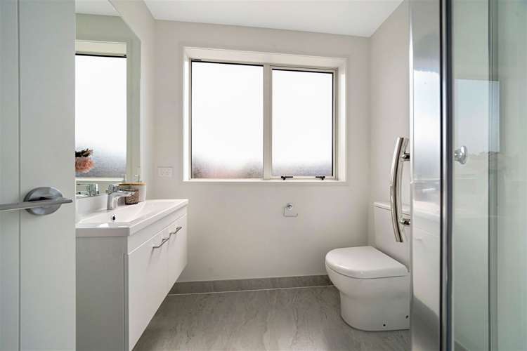 14b Kirrie Avenue Te Atatu South_14